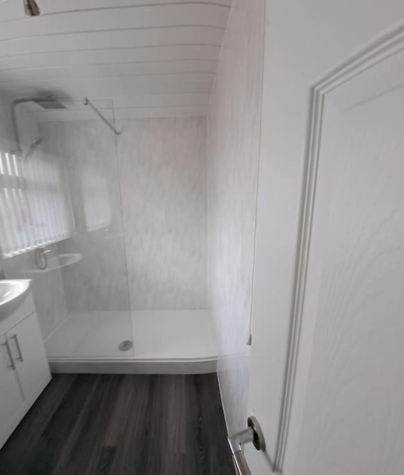 1 Bed Apart Dowlais Экстерьер фото