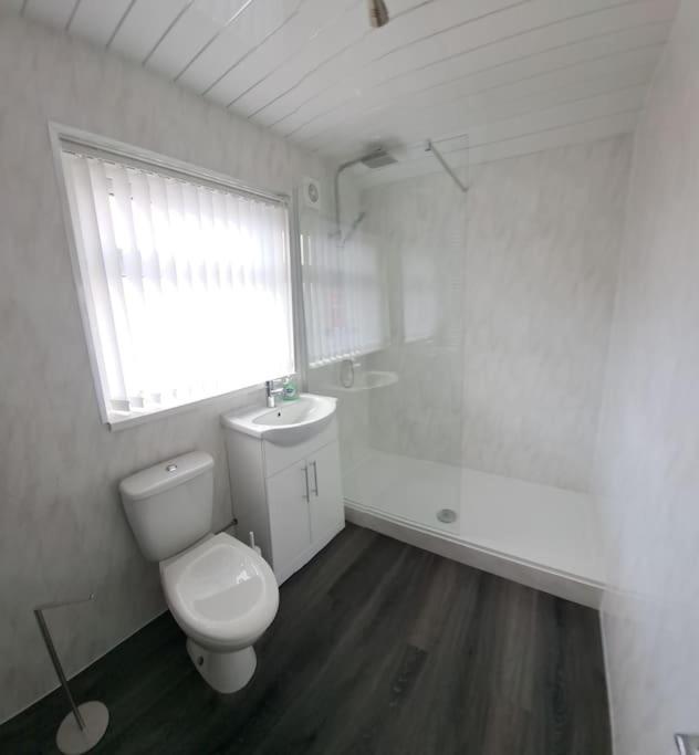 1 Bed Apart Dowlais Экстерьер фото